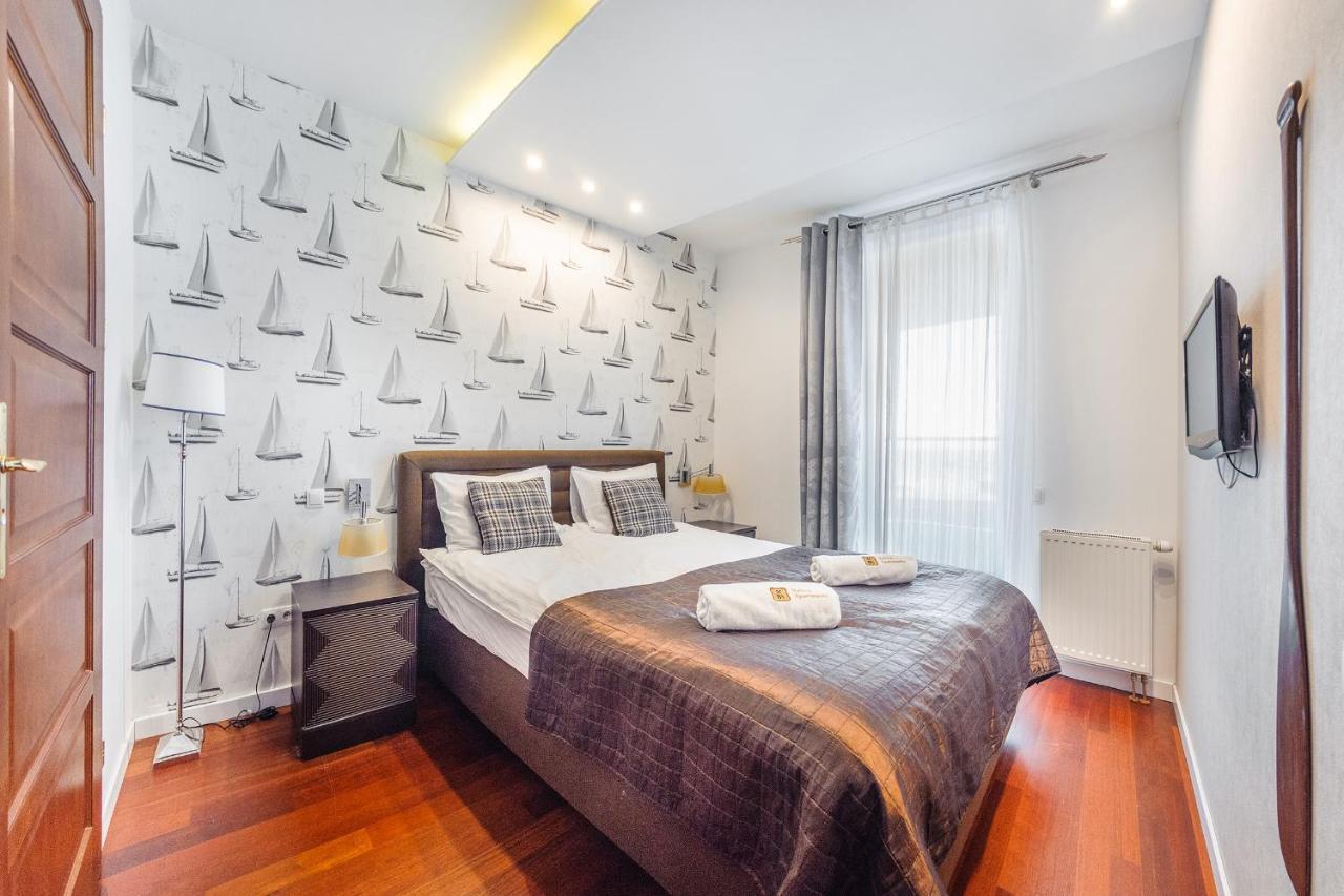 Yacht Club Sea Towers Premium Apartment